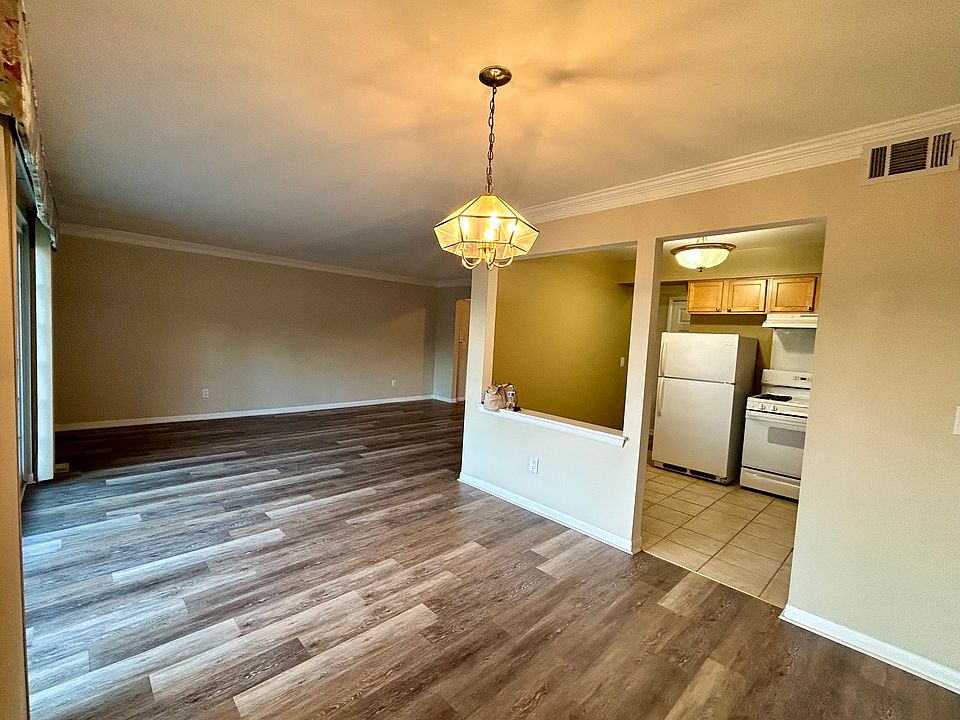 1st image of 474 Fox Hills Dr N APT 7
