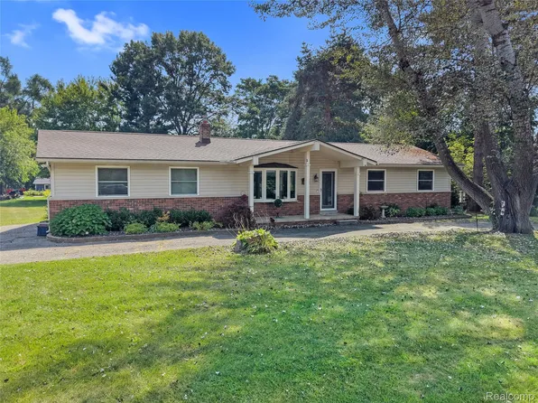 6970 Biscayne Ave, White Lake, MI 48383