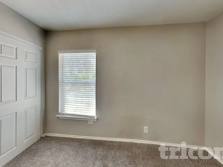 706 Olney Dr — Photo 8