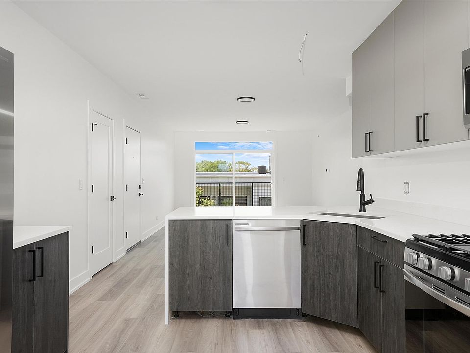 1st image of 2030 Greenwood St #103