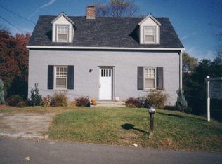 8 Johnson Dr, Sandy Hook, CT 06482