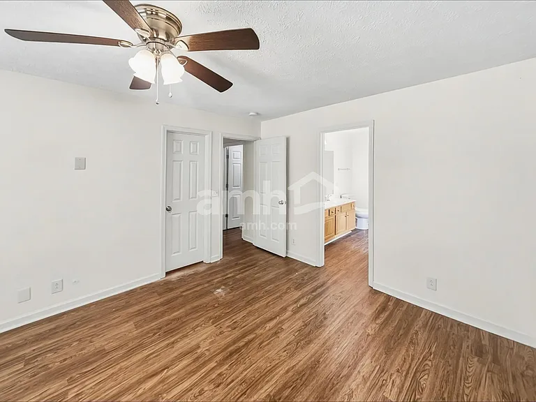 916 Springs Hill Way — Photo 11