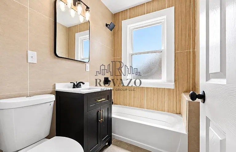 3 bed, 1.0 bath, 850 sqft, $2,395 — Photo 4