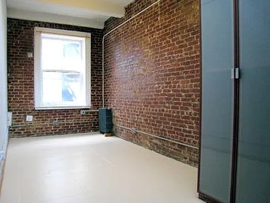 Rented by R New York | media 9