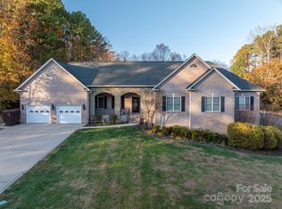 7522 Turnberry Ln, Stanley, NC 28164