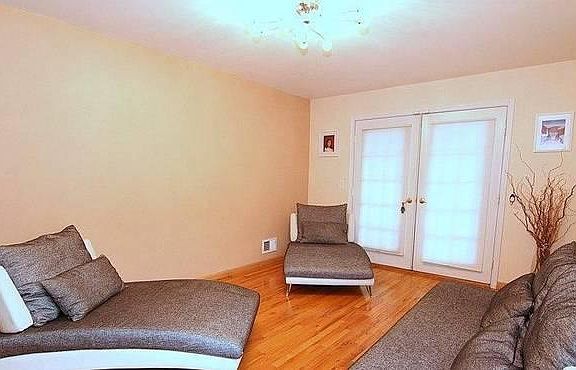 5th image of 51 Greeley Ave