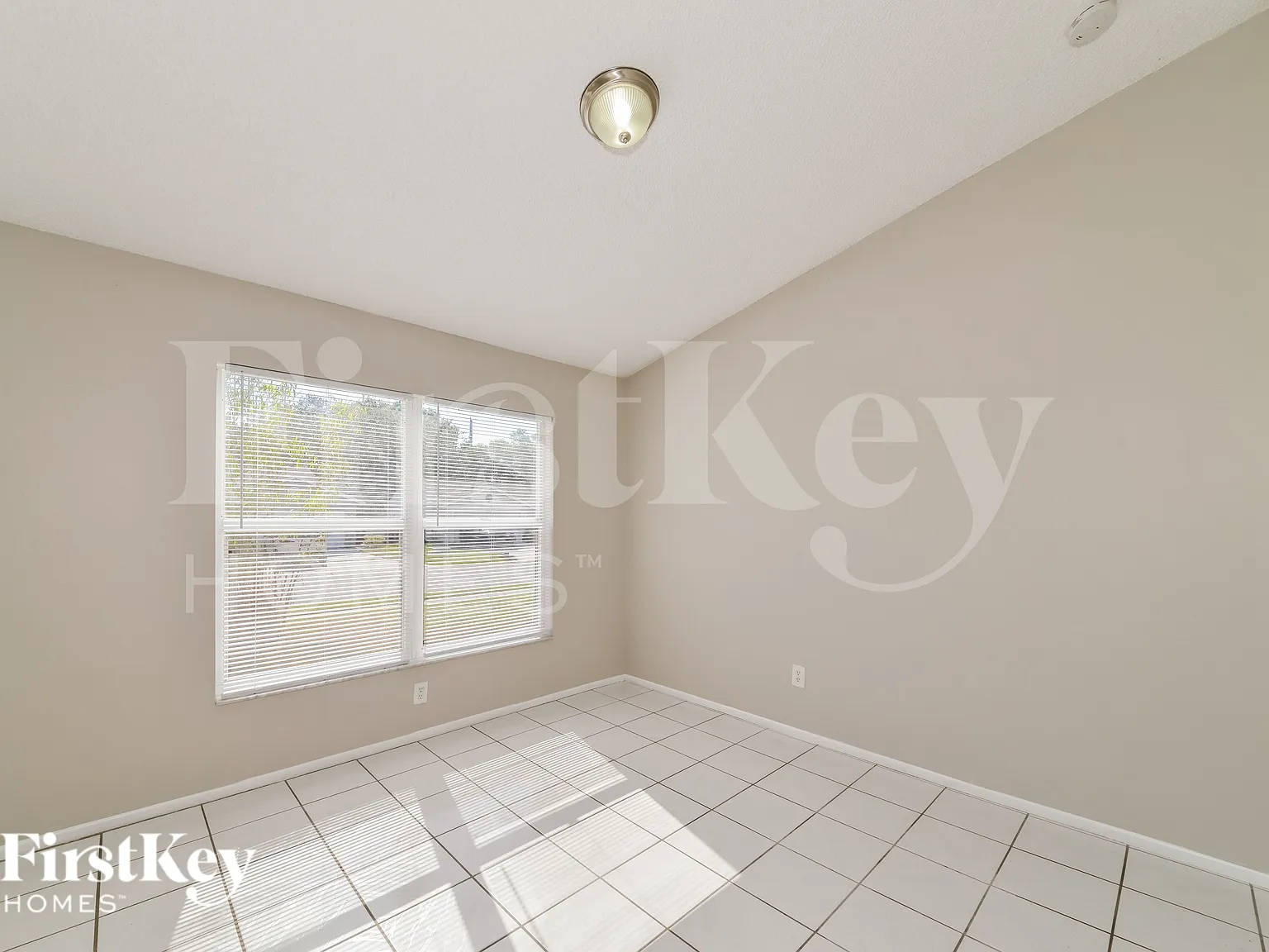 3 bed, 2.0 bath, 1995 sqft, $2,175 — Photo 3