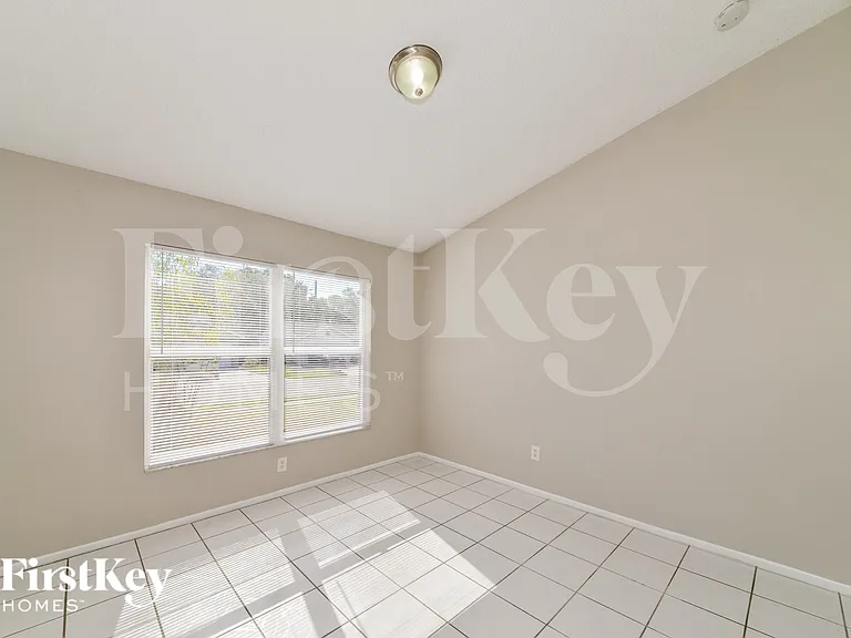 6205 63rd Ave E — Photo 3