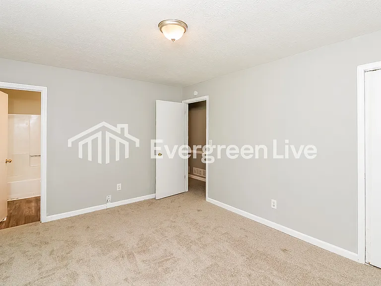 7382 Grovewood Dr — Photo 13