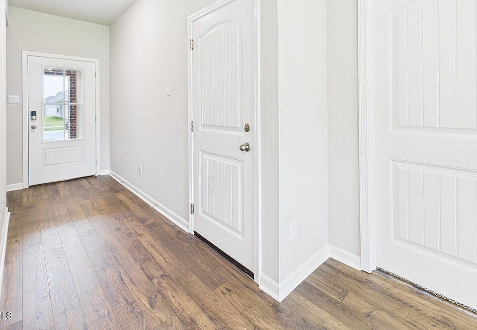 1st image of 143 Cottage Cove Dr