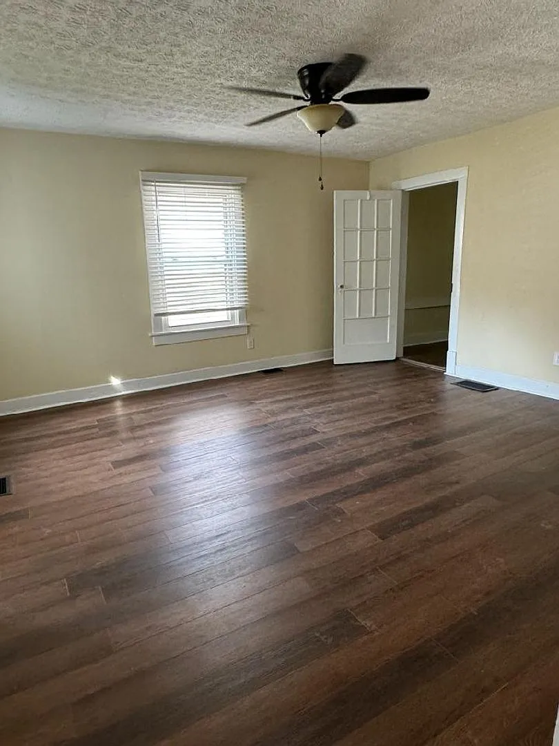 Clifton/Frankfort 3 Bedroom 2-Bath House — Photo 4