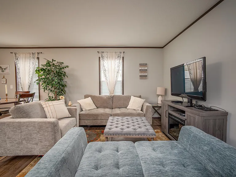 183 Flicker St — Photo 4