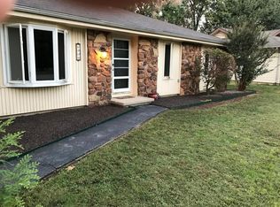 3831 S Queens Ct, Springfield, MO 65807