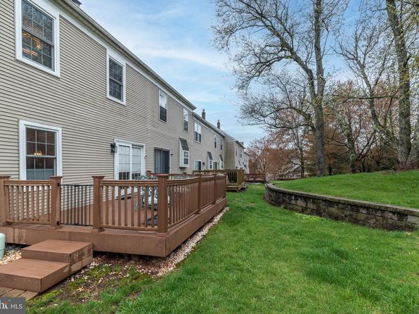 2401 Hillendale Dr, Norristown, PA 19403