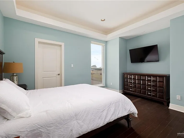2210 S 49th Ln — Photo 16
