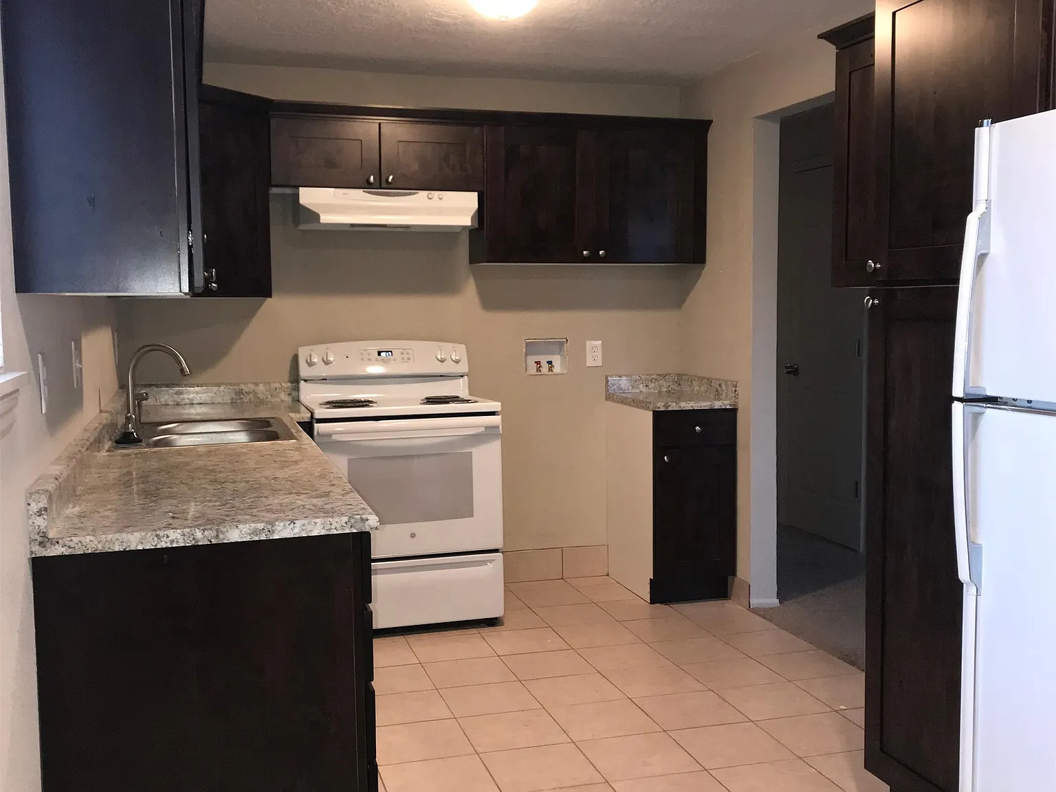 2553 South Lake Park Cr - 2 — Photo 4