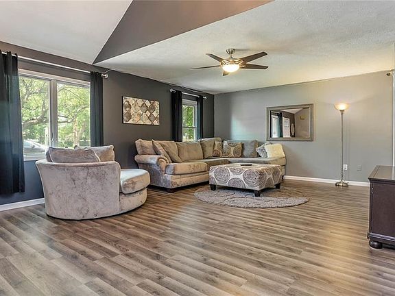 3rd image of 149 Chesapeake Ct