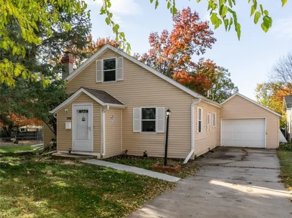 1008 67th St, Windsor Heights, IA 50324