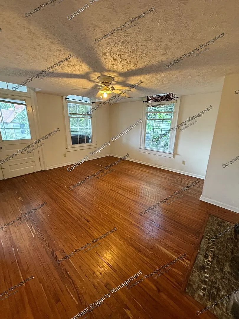 1 bed, 1.0 bath, $950 — Photo 3