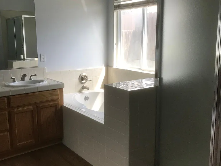 Master room bathroom