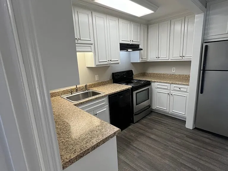Huntingdon Apartments — Photo 55