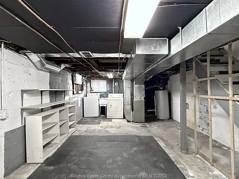 1424 Wyandotte St W — Photo 24