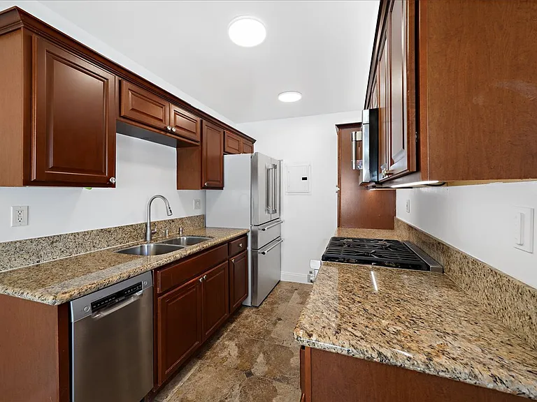 11719 Mayfield Ave #6 — Photo 7