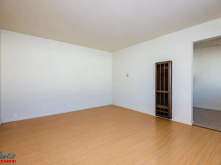 2386 Sutter Ave #6 — Photo 2