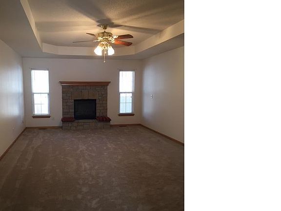 Living Room, new carpet, gas fireplace.