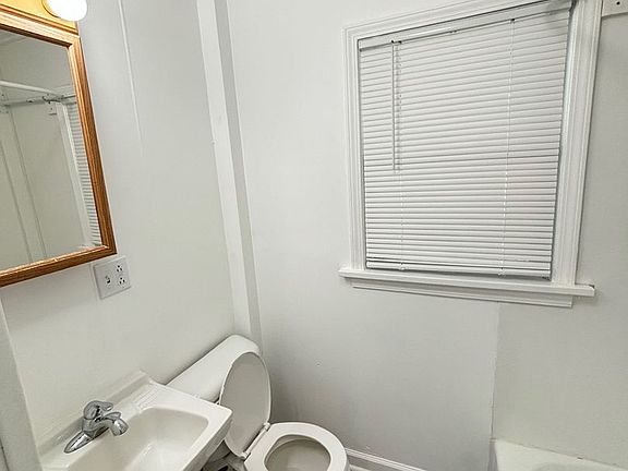 4th image of 418 N High St