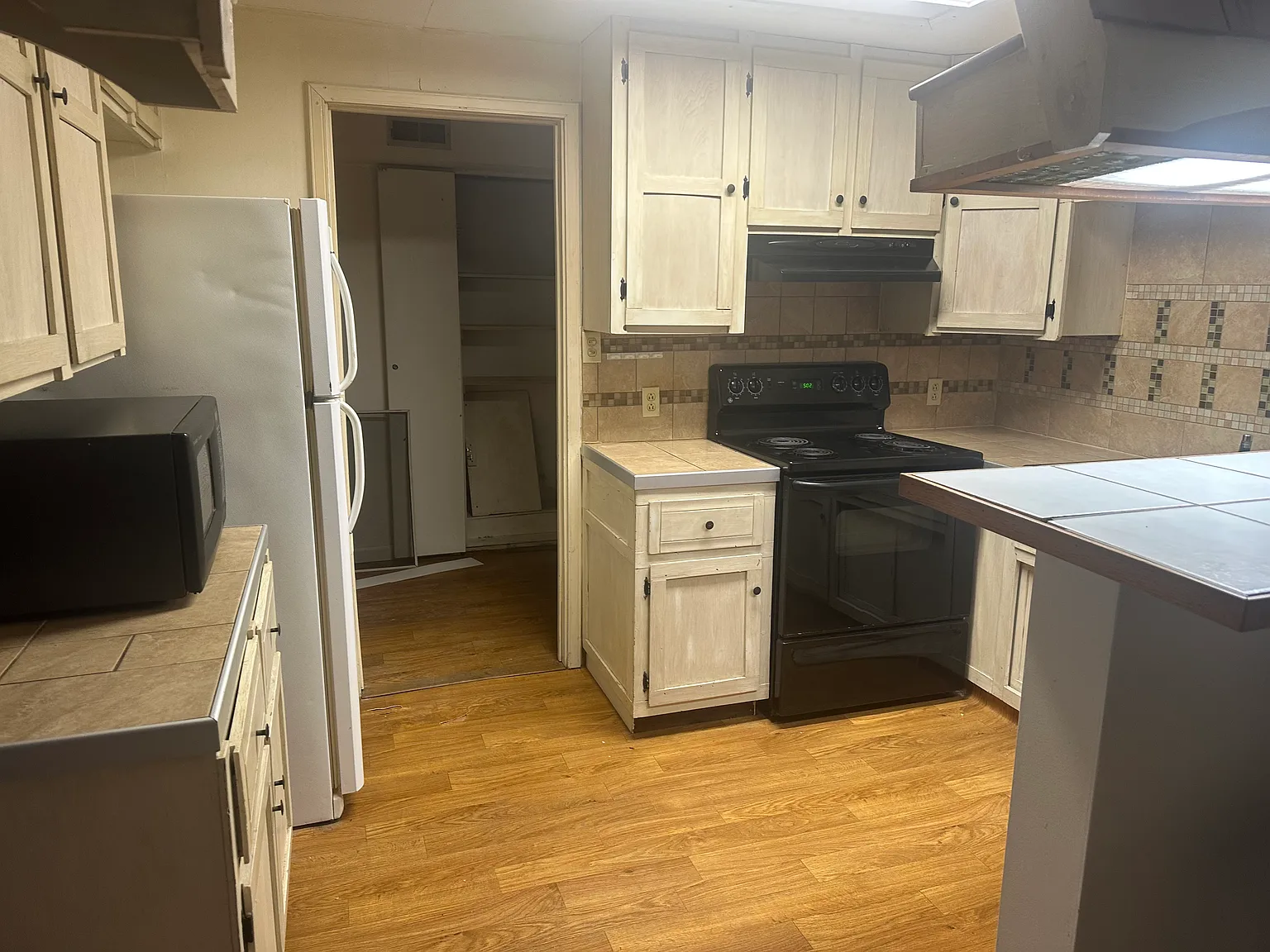 1 bed, 800 sqft, $975 — Photo 2