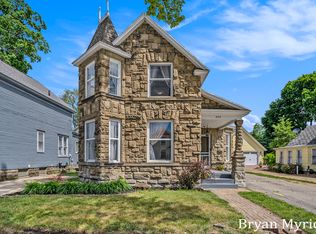 225 W 11th St, Holland, MI 49423