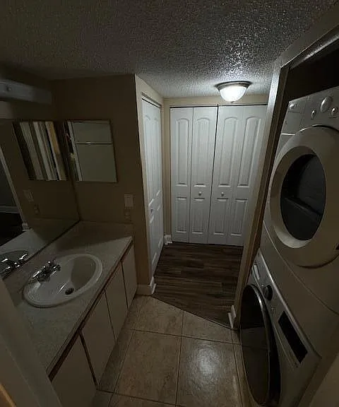 1536 SE Royal Green Cir #104 — Photo 21
