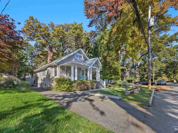 120 Grant St, Haworth, NJ 07641