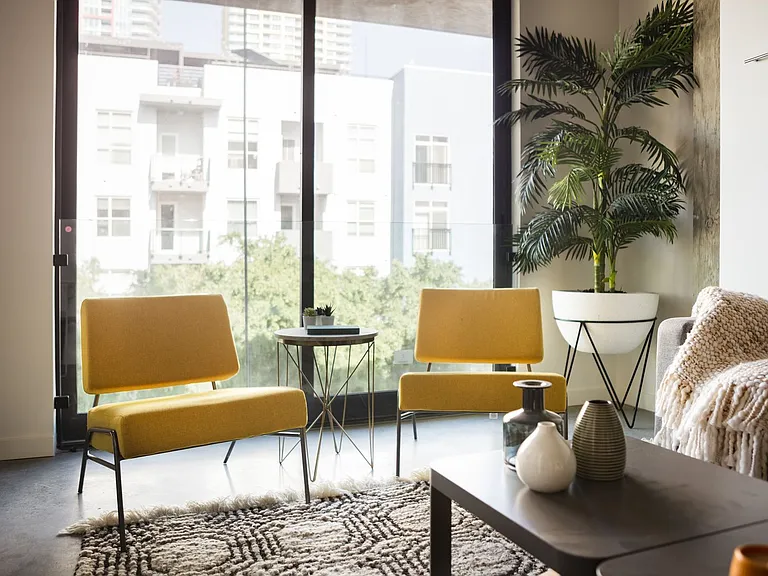 Ezabelle Apartments San Diego — Photo 39