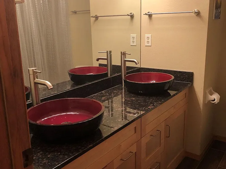 upstairs bathroom 2