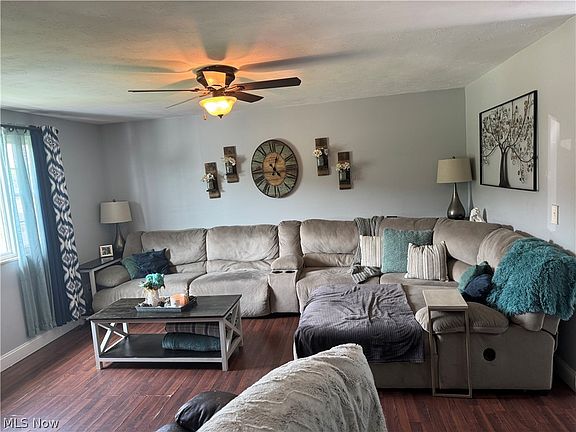 3rd image of 37 Oak Acres Cir
