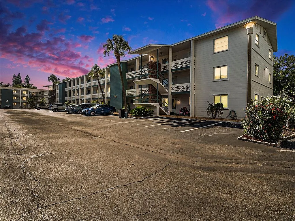 1 bed, 1.0 bath, 576 sqft, $1,075 — Photo 1