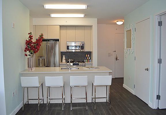 3rd image of 309 Gold St #31A1