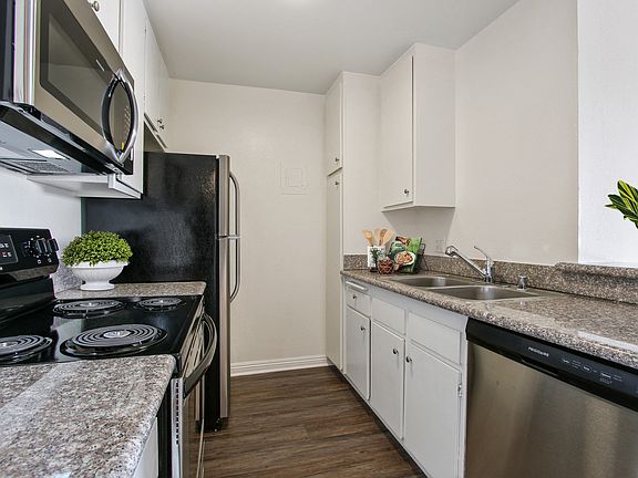 3rd image of 3230 Overland Ave #221