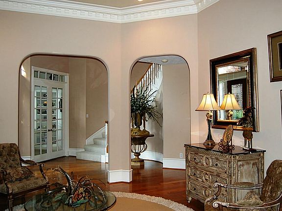 Arched entry ways with rounded corners and high ceilings give a classic look with a roomy feeling.