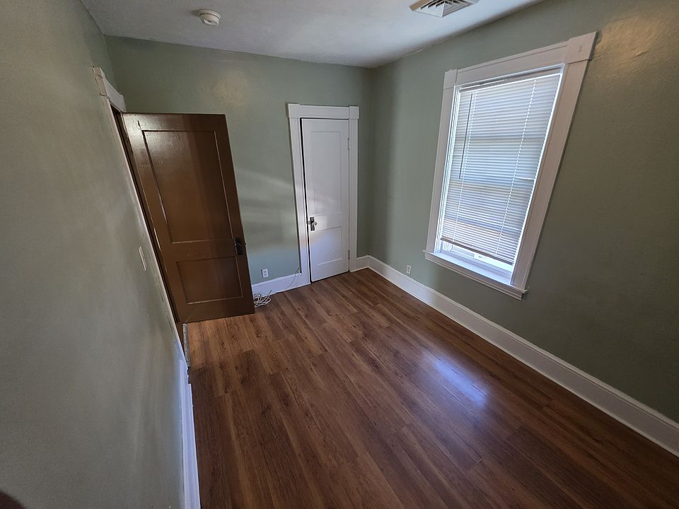 Kids bedroom or use as an office space