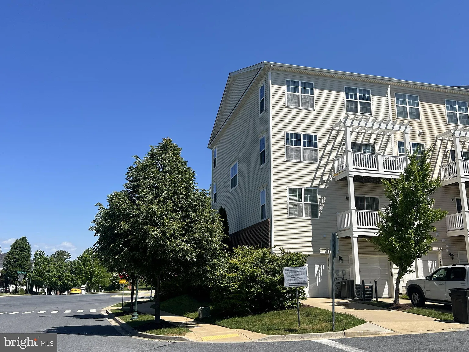 2 bed, 2.5 bath, 1730 sqft, $2,800 — Photo 4