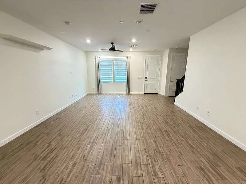 3 bed, 2.5 bath, 1586 sqft, $2,300 — Photo 4