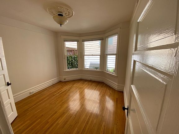 4th image of 2966A Bush St