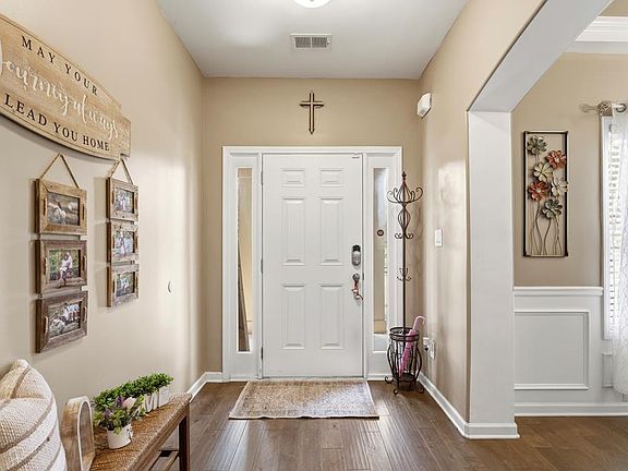 5th image of 18 Claudette Ct
