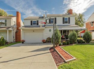 1579 Edgefield Rd, Lyndhurst, OH 44124