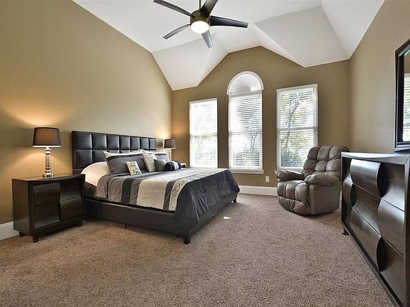 3rd image of 1408 Pecan Valley Dr