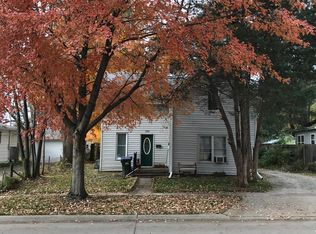 933 1/2 Webster St, Iowa City, IA 52240