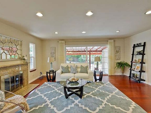 2nd image of 160 Mark Twain Ct